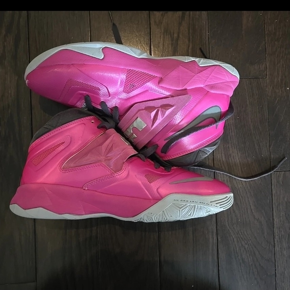 Nike Zoom Soldier VII Think Pink LeBron James Shoes Size 7 Youth 599818-600